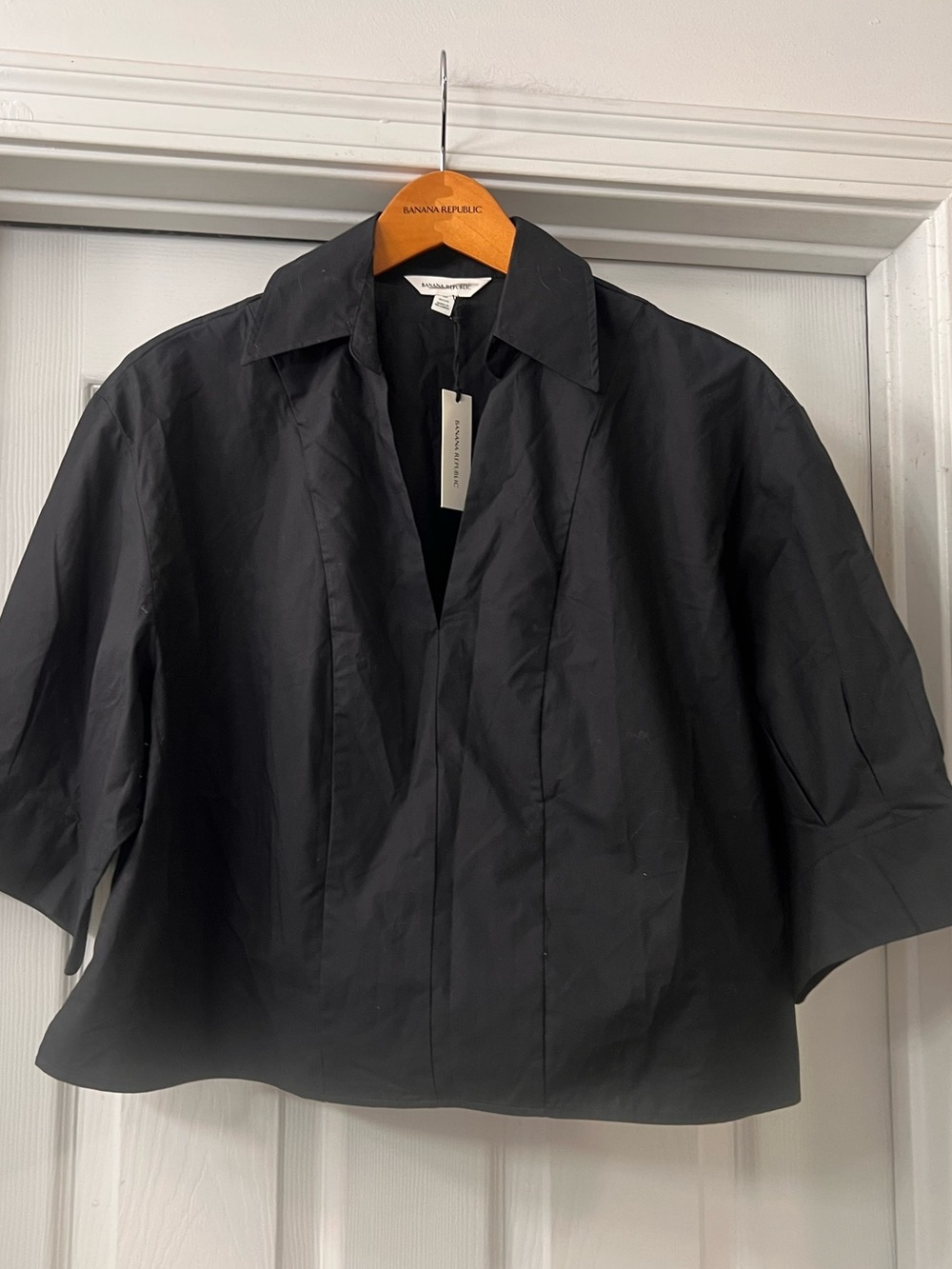 Banana Republic Black Short-Sleeve Boxy Crop Blouse Sz Medium Petite 
Casual